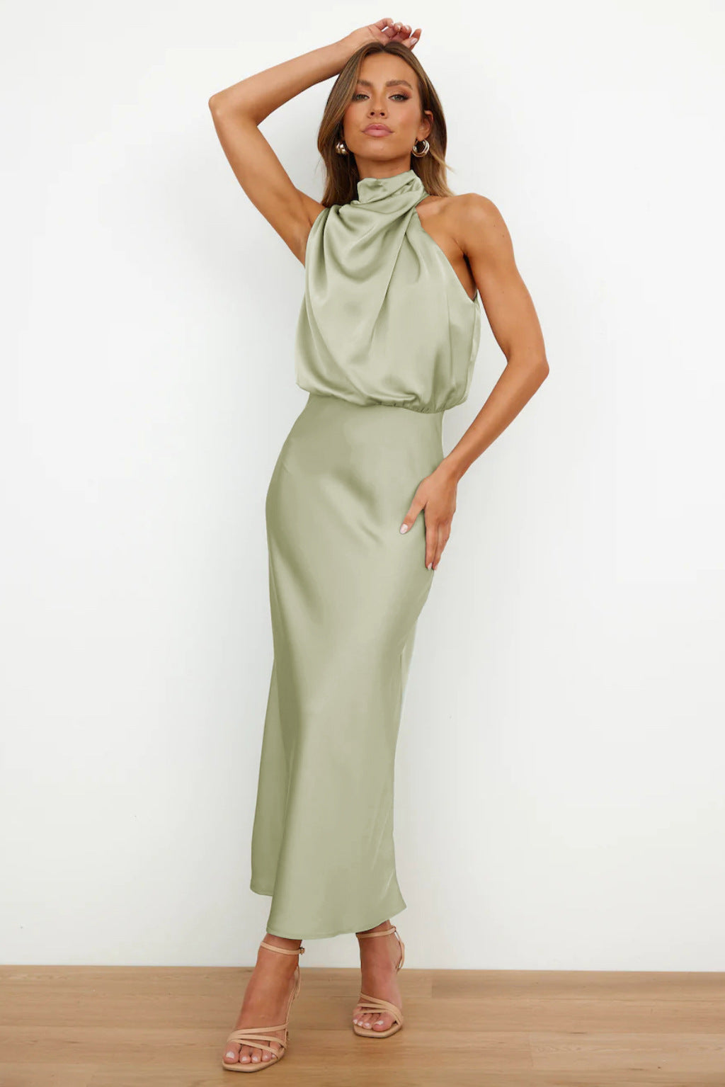Vestido Largo de Satén con Escote Halter