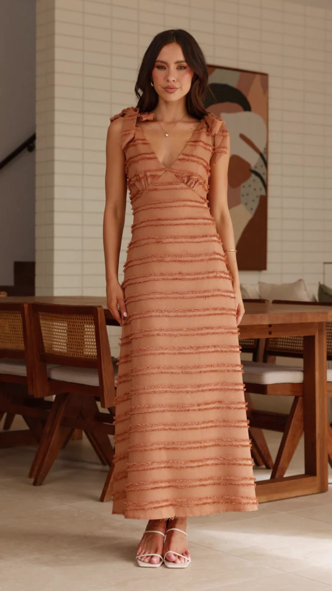 Vestido Largo con Volantes, Textura y Tirantes con Lazo