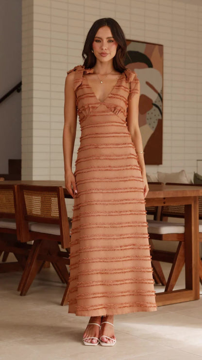 Vestido Largo con Volantes, Textura y Tirantes con Lazo