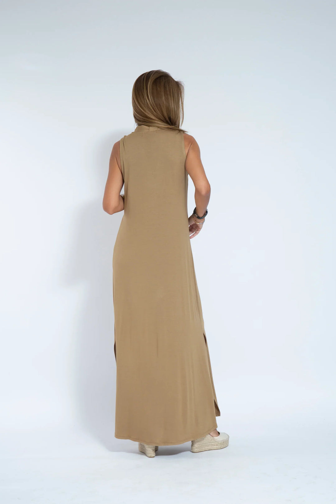 Vestido Valéria largo con cuello de pico